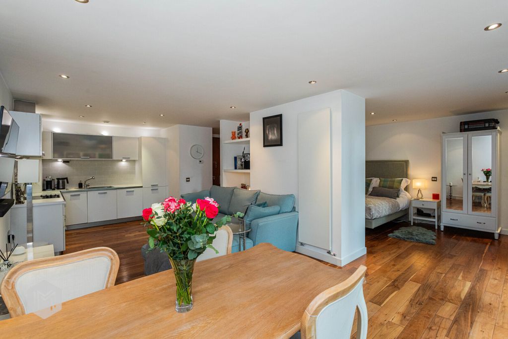 Property photo 2 of 16 Picture No. 03