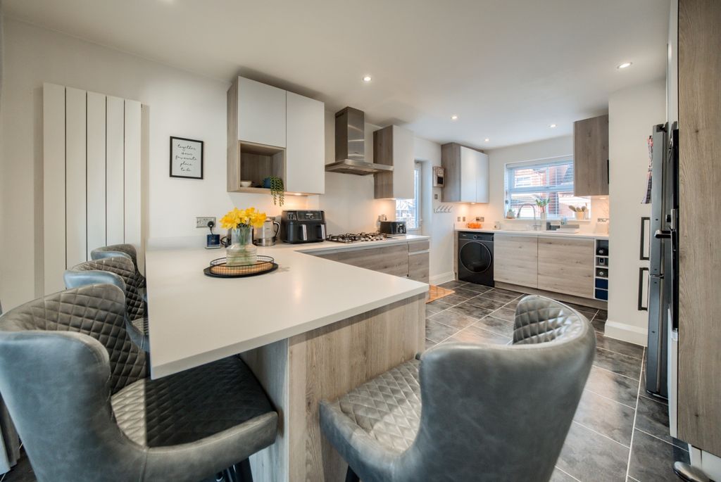 Property photo 2 of 20 Xt5A8514-Hdr(3) (1)