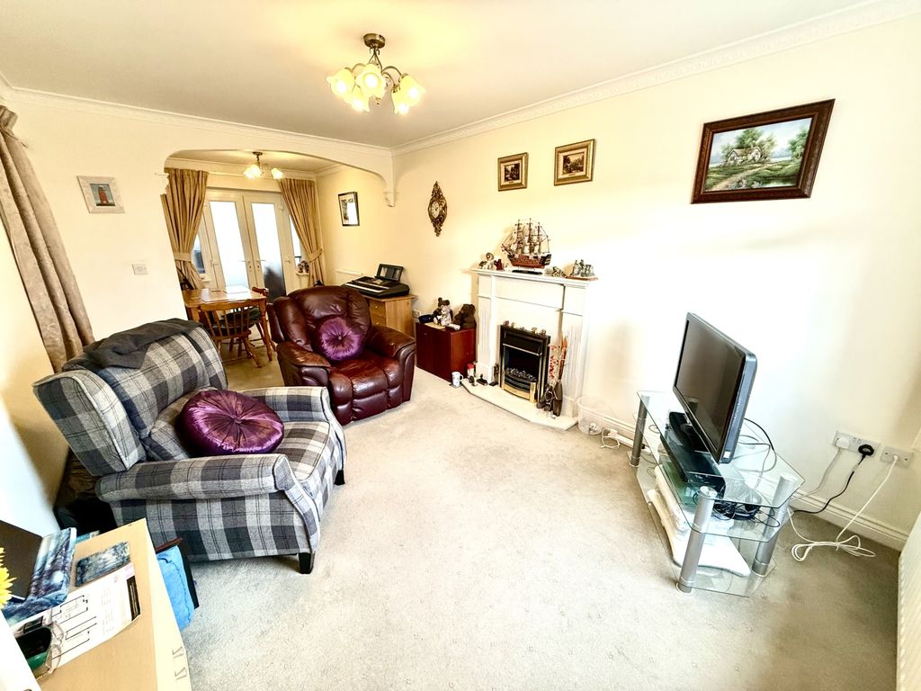 Property photo 3 of 14 Img_2019