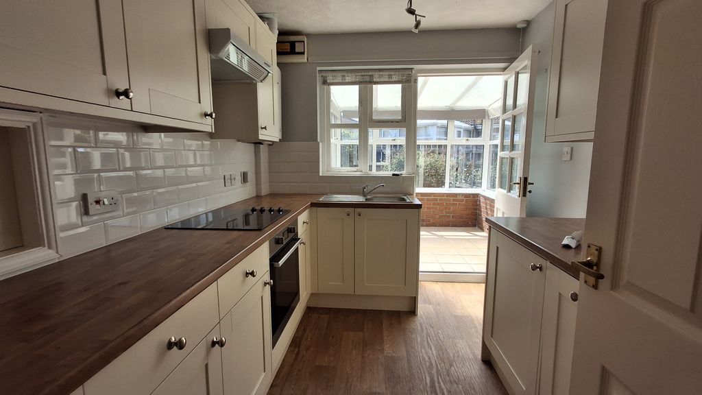 Property photo 2 of 19 Kitchen