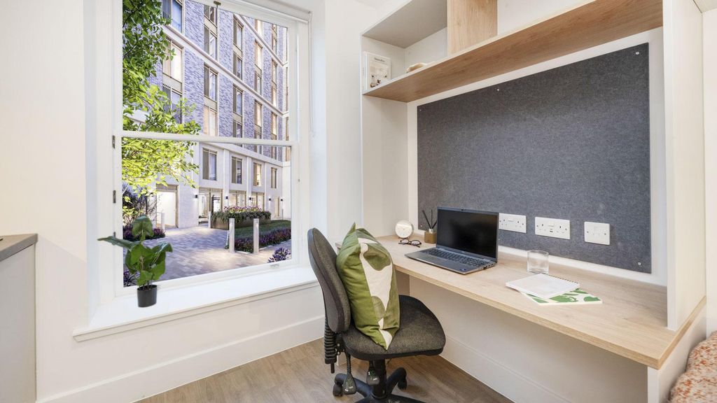 Property photo 3 of 20