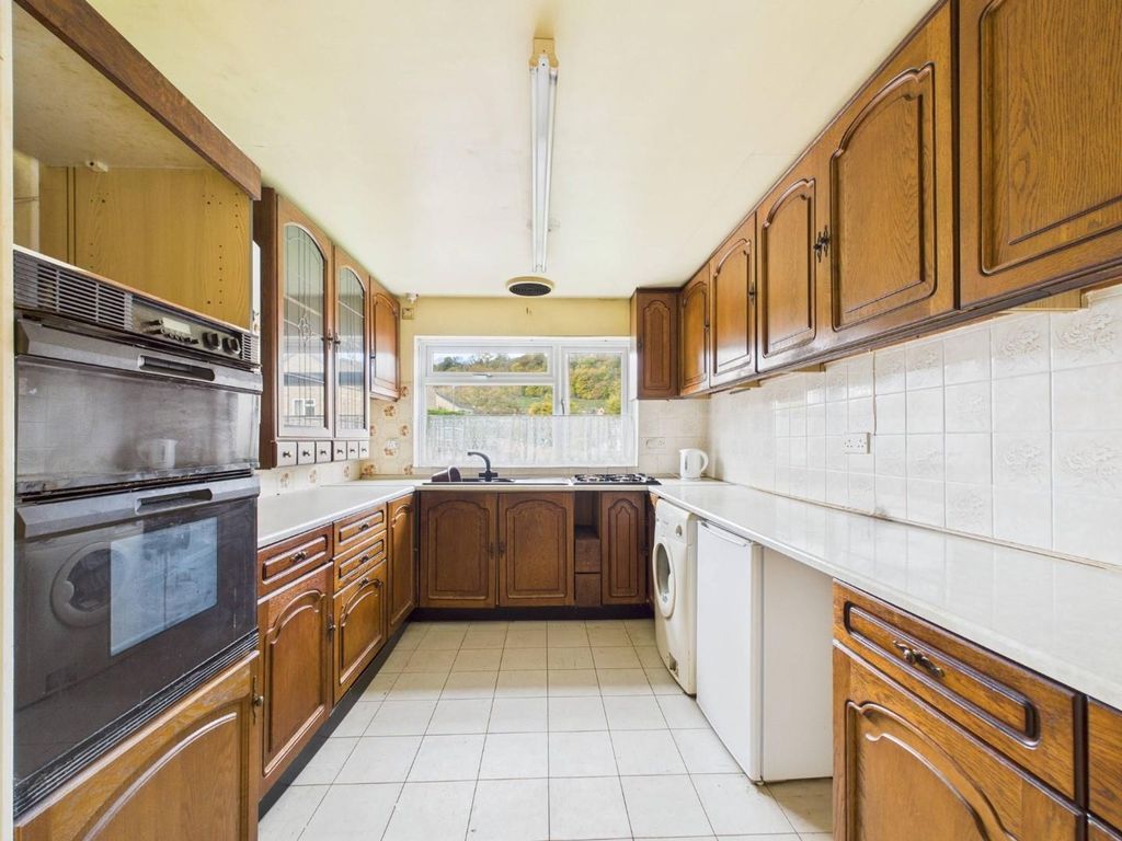 Property photo 2 of 11 Kitchen