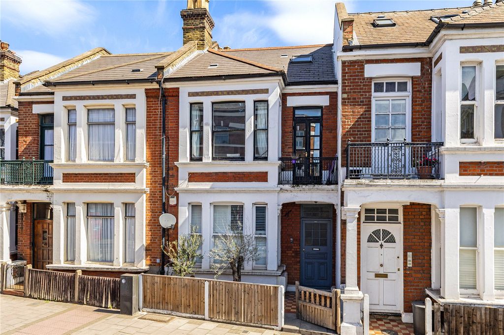 Property photo 1 of 10 Putney Bridge Road