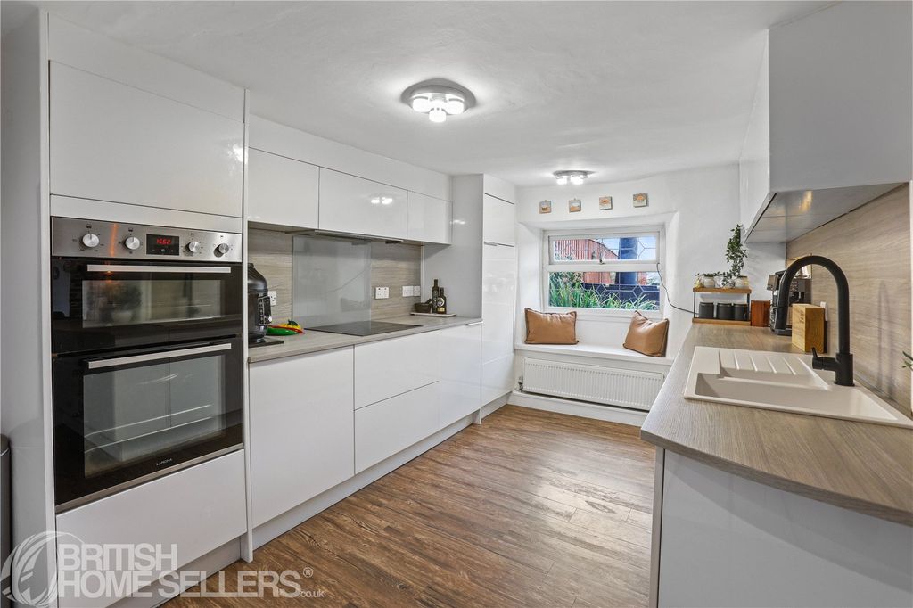 Property photo 2 of 21 Picture No. 03