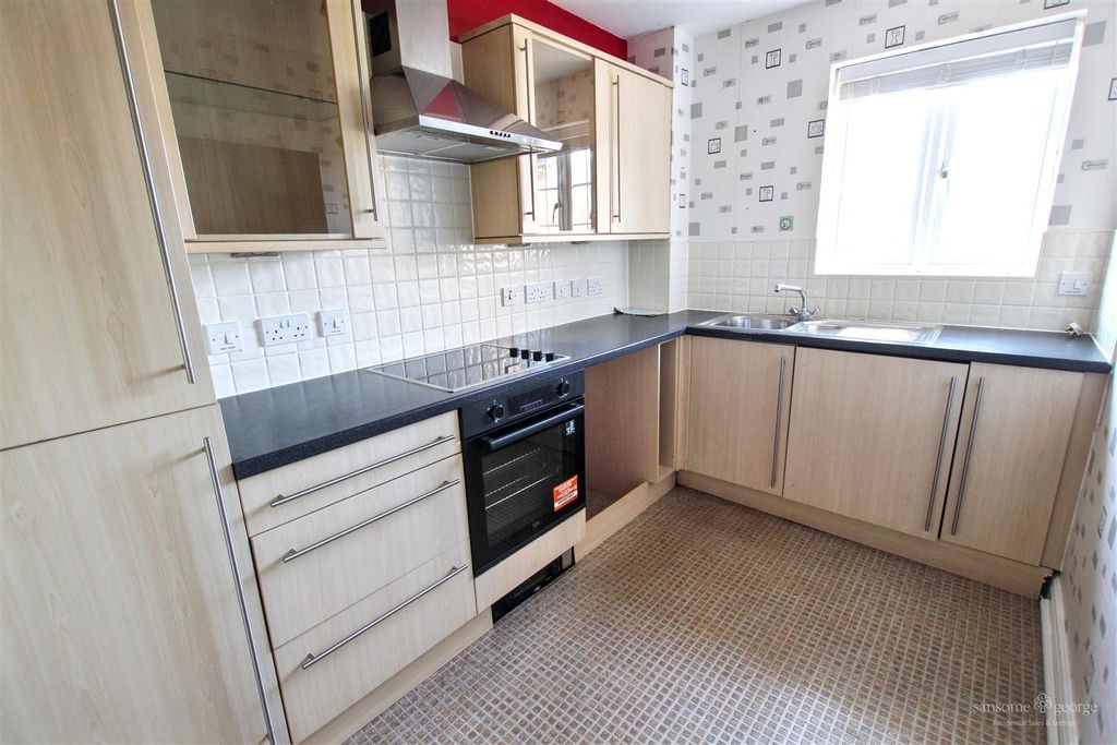 Property photo 2 of 12 Kitchen