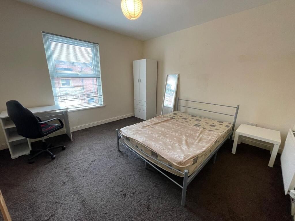 Property photo 2 of 12 Bright And Simple Double Bedroom Featuring A Large...