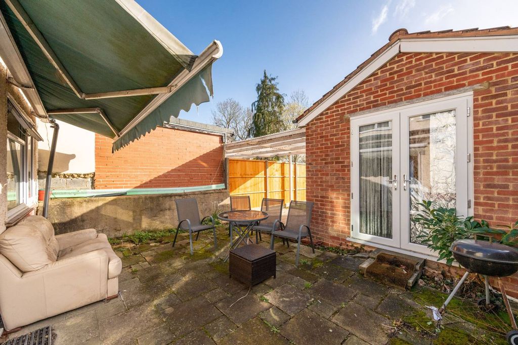 Property photo 2 of 10