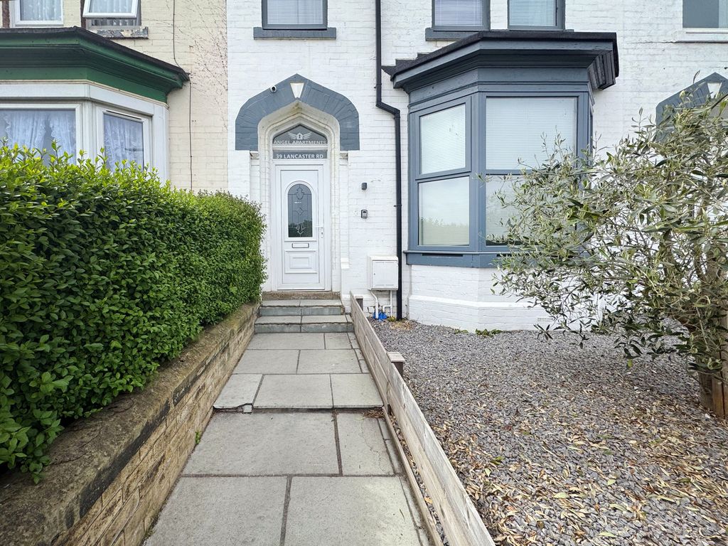 Property photo 2 of 24