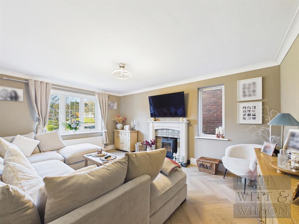 Property photo 3 of 32