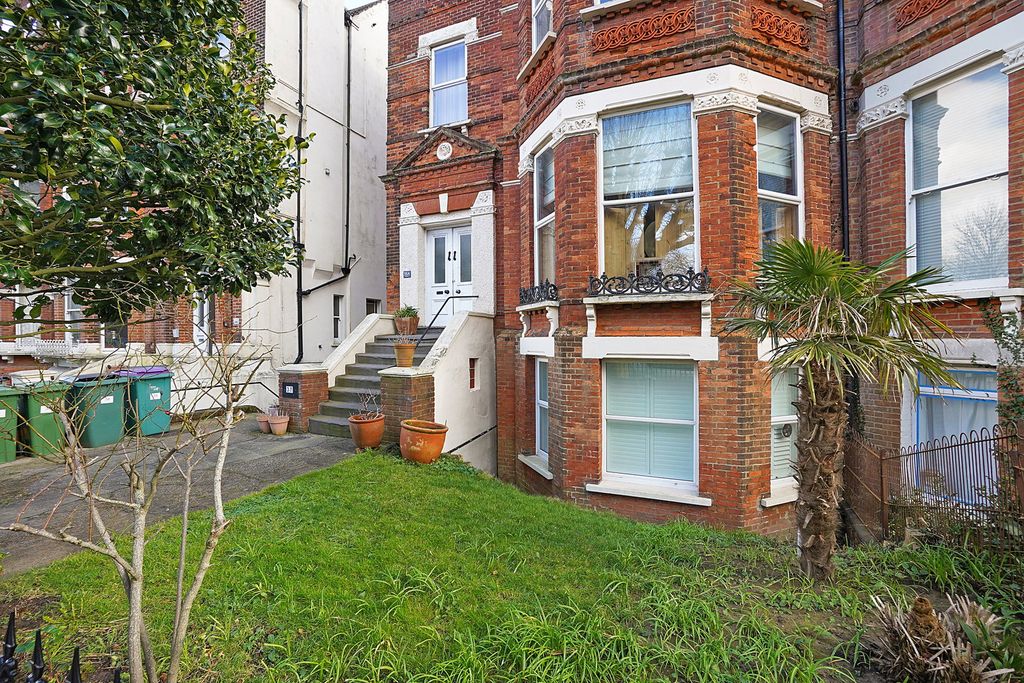 Property photo 1 of 31
