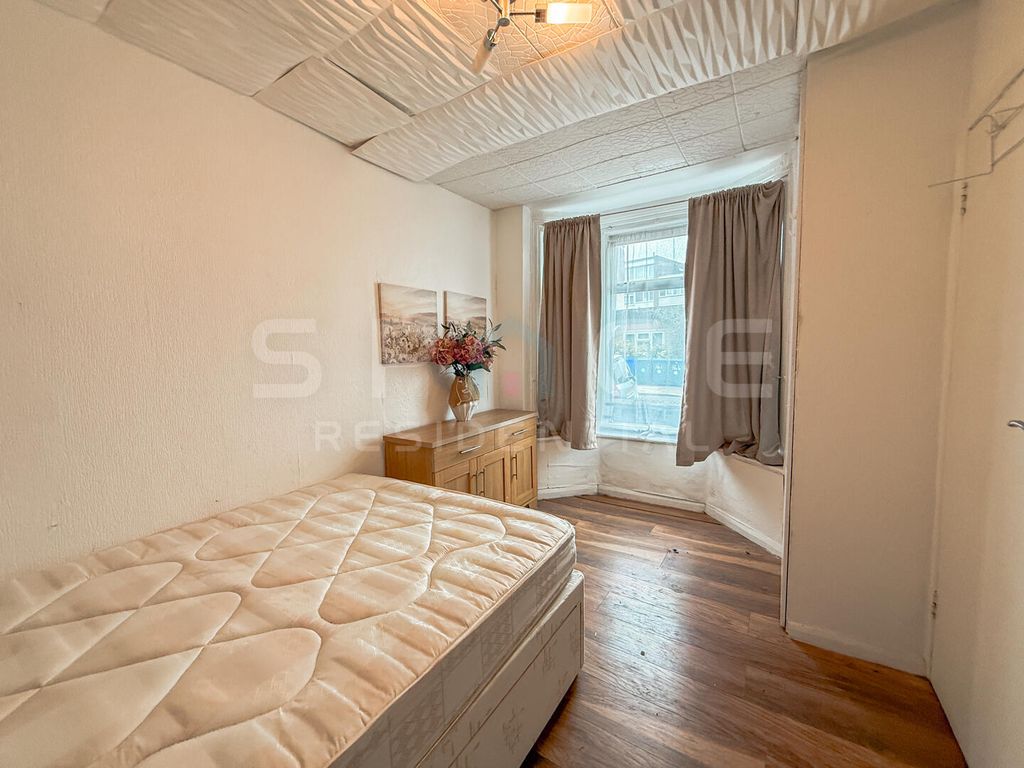 Property photo 2 of 15 Bedroom