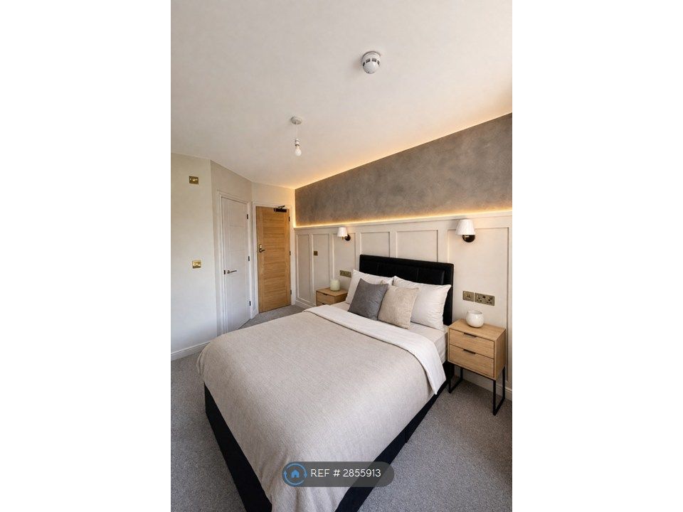 Property photo 1 of 10 Bedroom