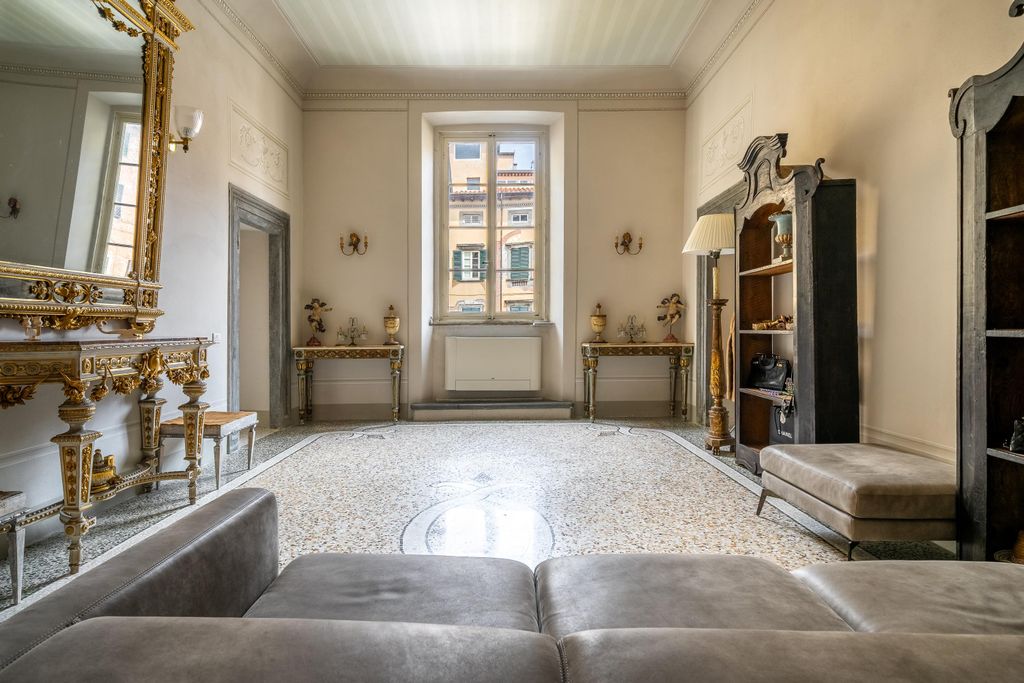 Property photo 1 of 19 Image
