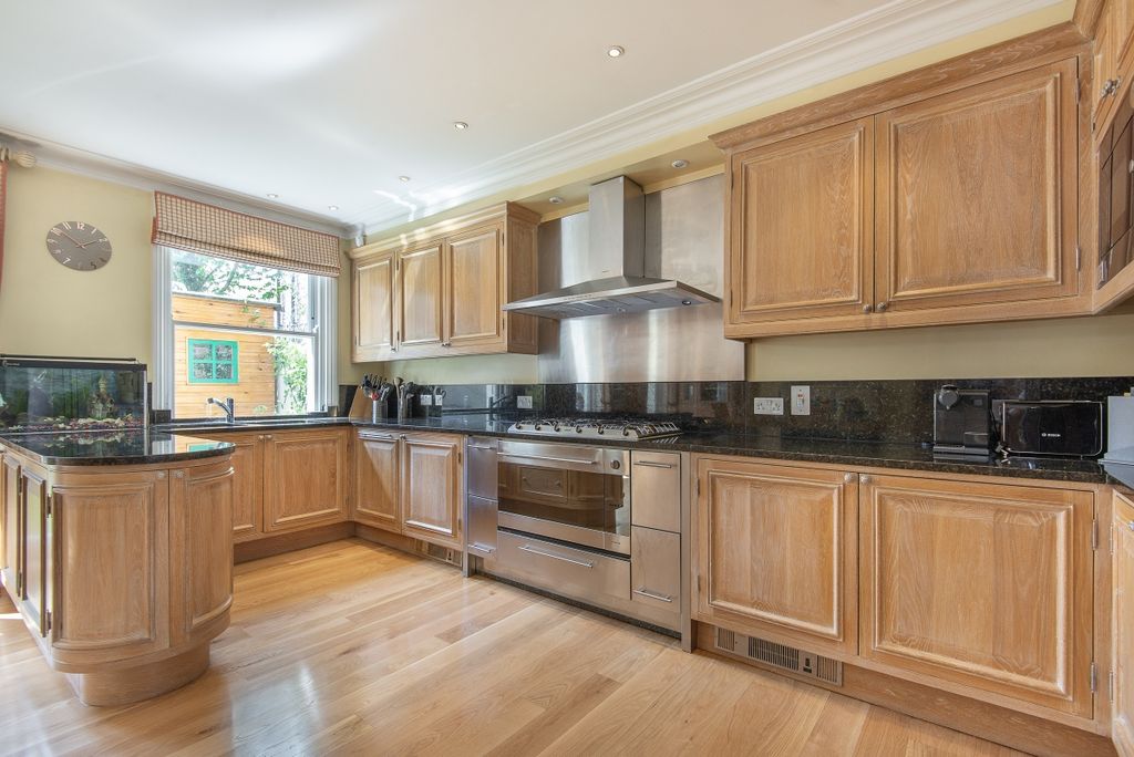 Property photo 3 of 22 Kitchen