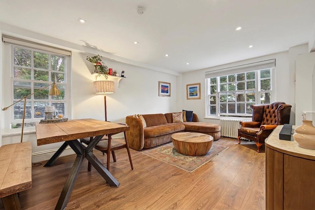 Property photo 1 of 13 8 Eton Place Eton College Road, London Nw3 2BT-No