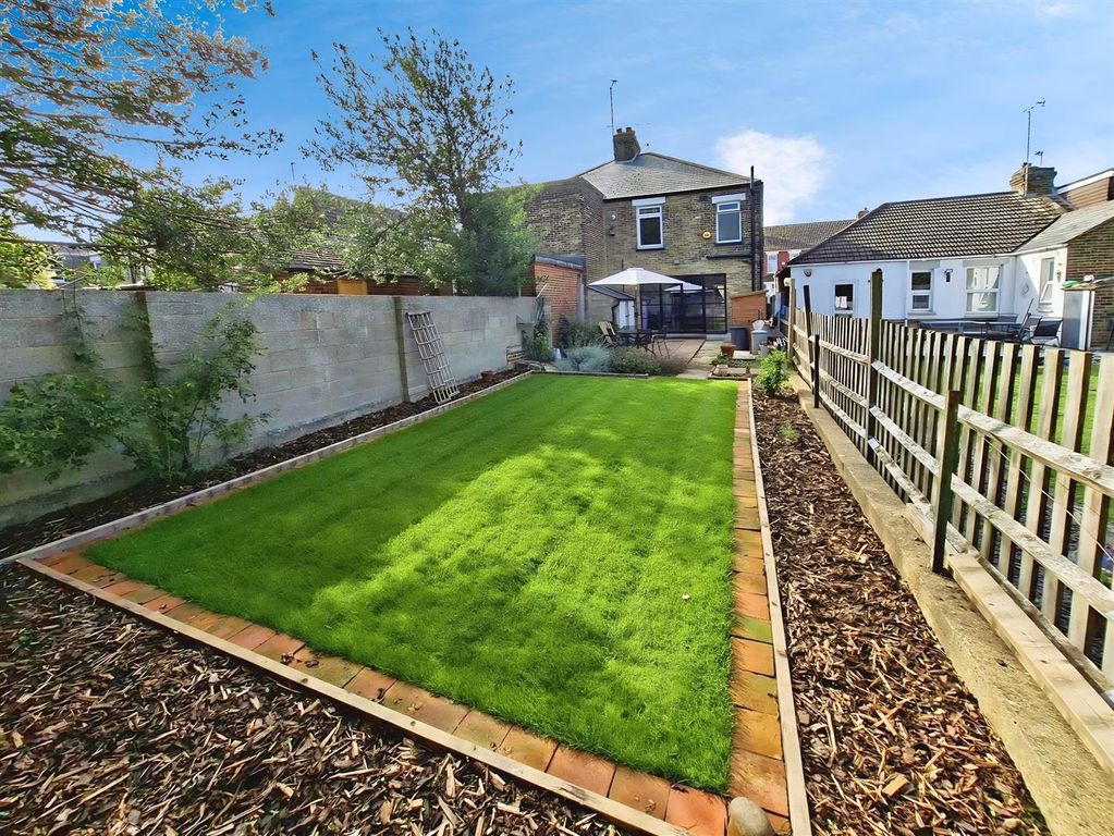 Property photo 2 of 26 Garden/Rear Aspect