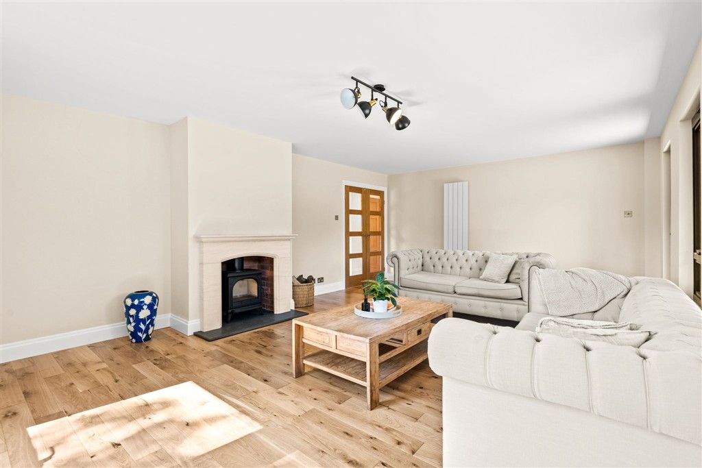 Property photo 3 of 13 Lounge