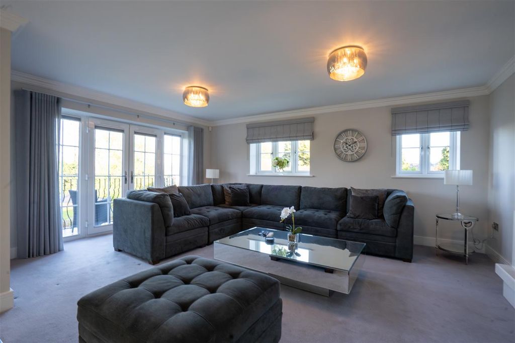 Property photo 3 of 28