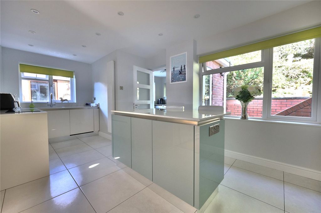 Property photo 2 of 38 Picture No. 87