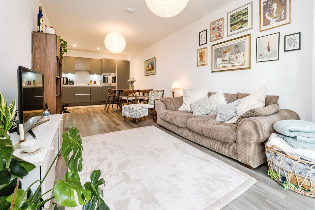 Property photo 2 of 22 Pbox-Img.Jpg