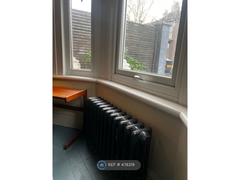 Property photo 2 of 16 Feature Radiator
