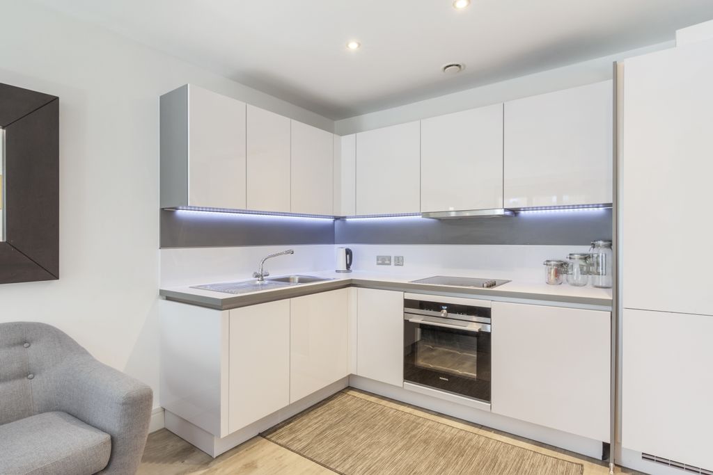 Property photo 3 of 8 Dalston Curve Kitche