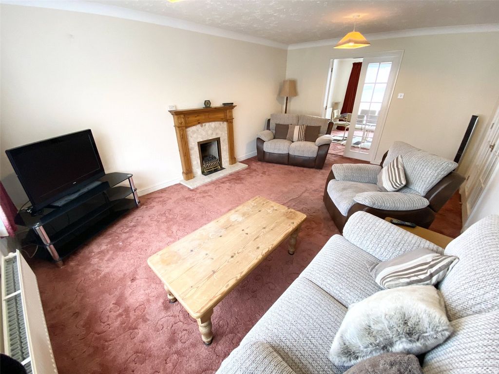 Property photo 3 of 30 Picture No. 12