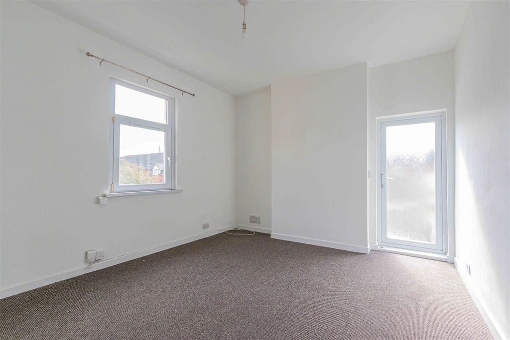 Property photo 2 of 8 Img.Jpg