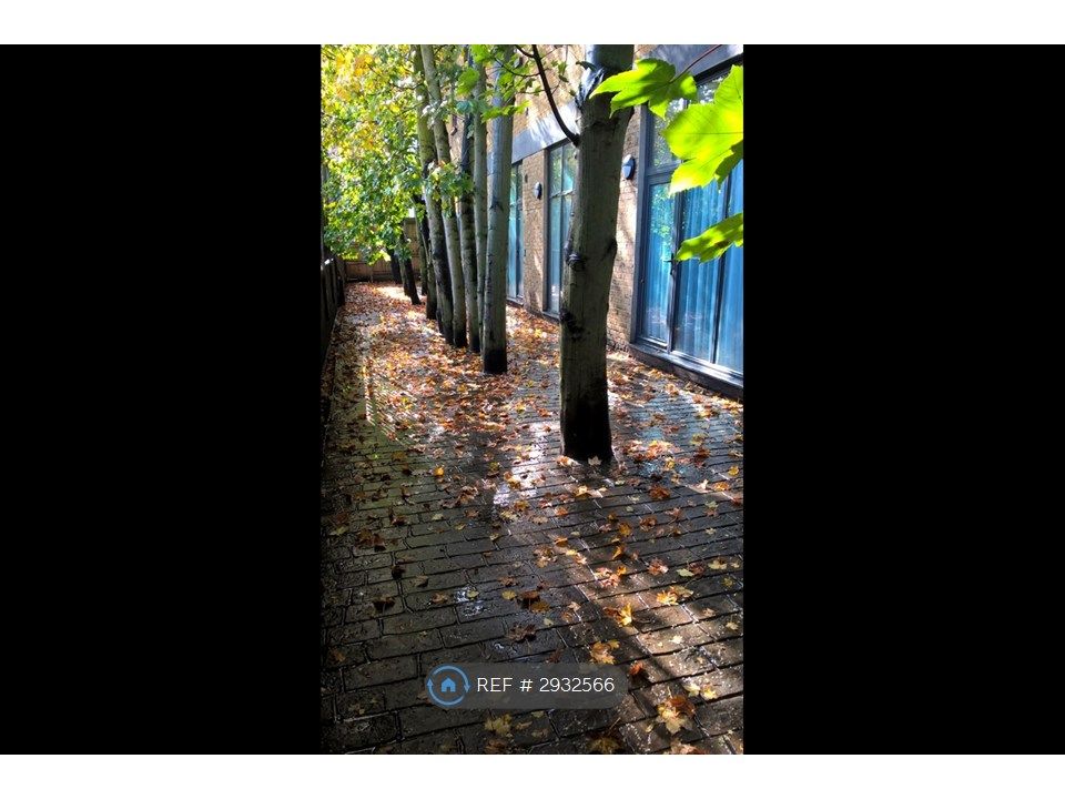 Property photo 1 of 6 Own Private Entrance Via Private Gated Court Yard