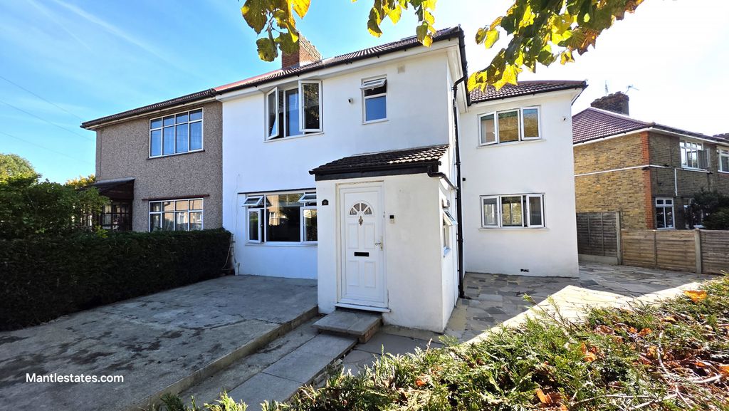Property photo 1 of 19 4 Bed Semi-Detached House To Rent On Sweet Briar Grove, Edmonton N9 9Nq