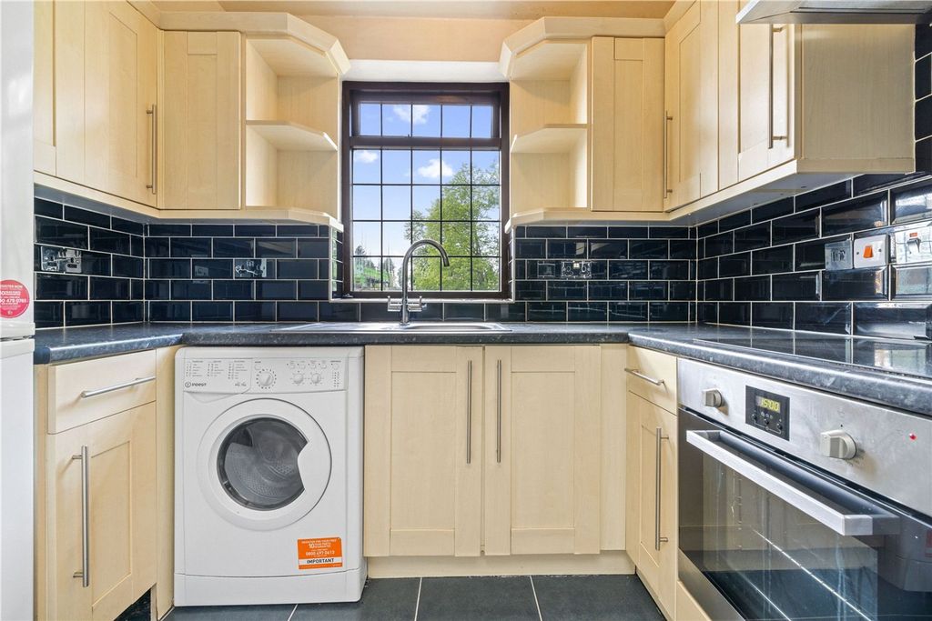 Additional image 11 of 2 bed flat for saleHaslemere Road, Liphook GU30