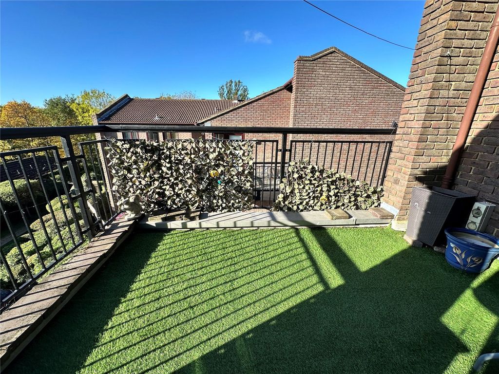 Property photo 3 of 12 Picture No. 11