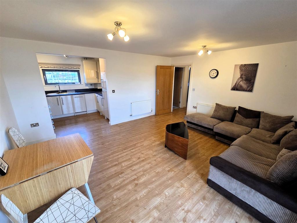 Property photo 3 of 14 Lounge Diner.Jpg