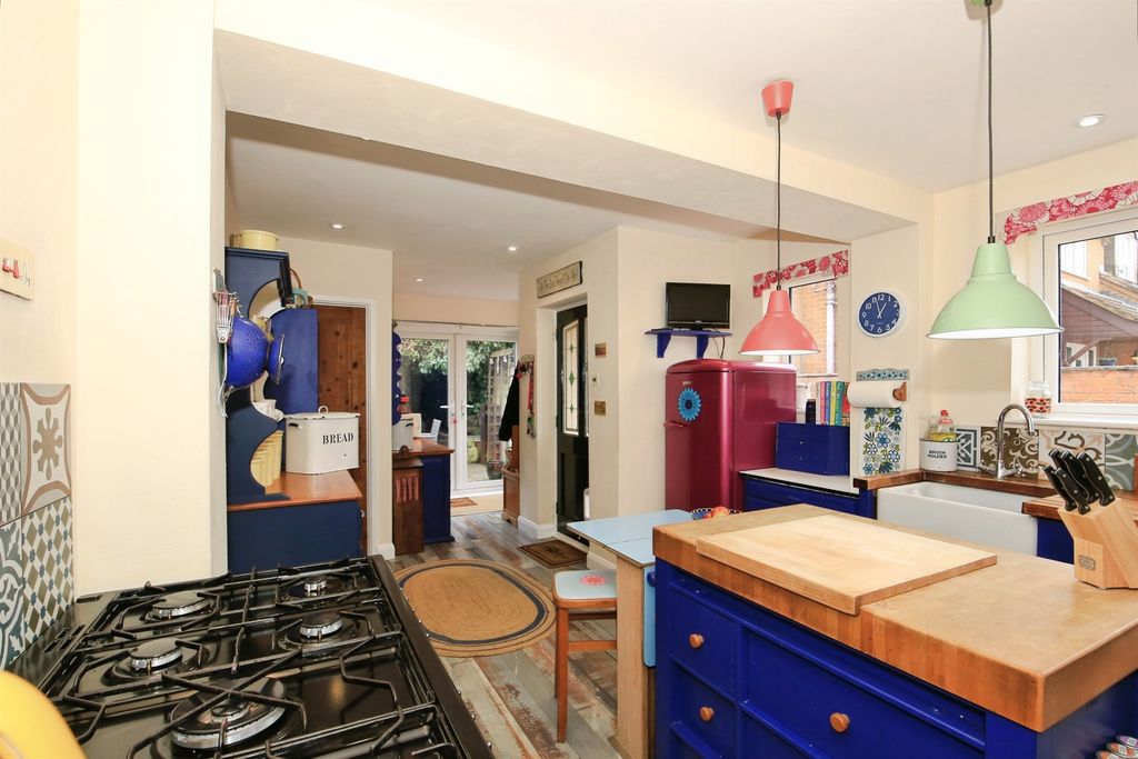 Property photo 2 of 20