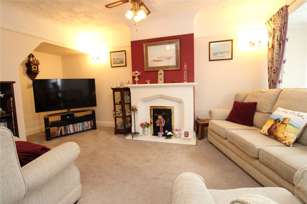 Property photo 2 of 18 Picture No. 01