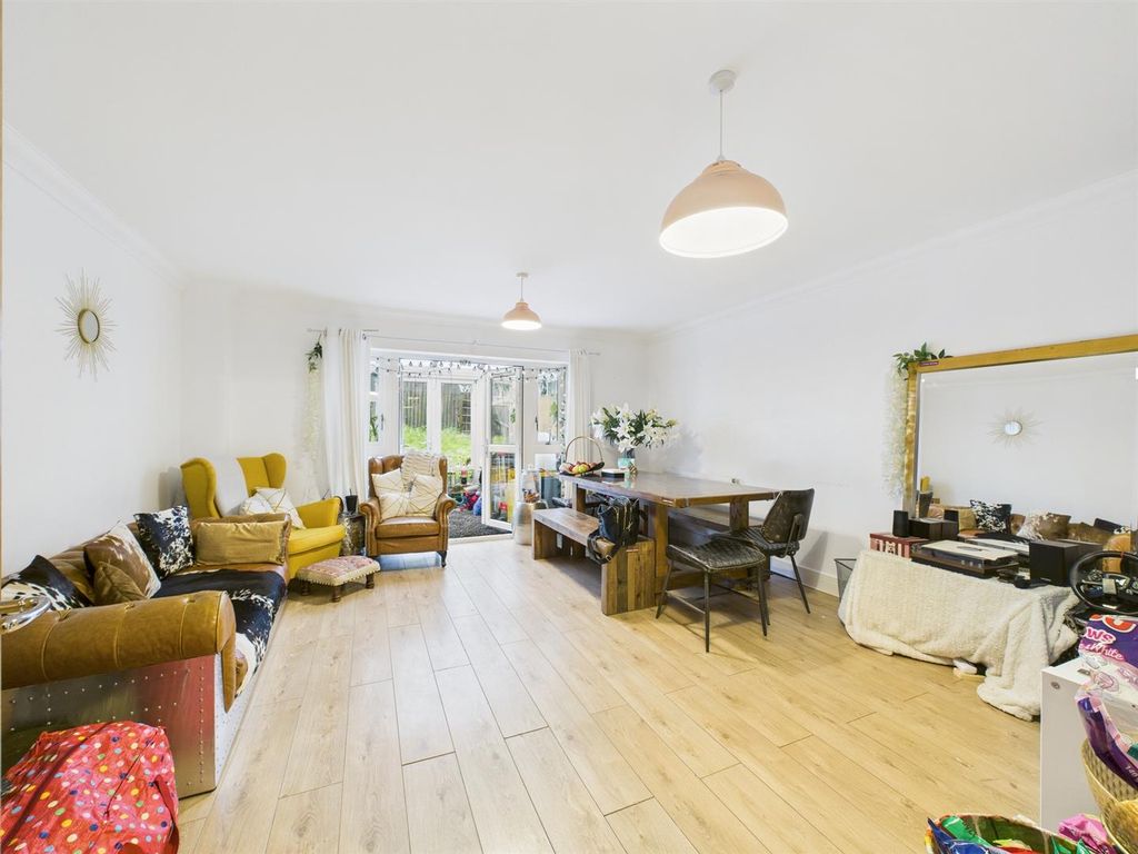 Property photo 3 of 10 Cam02885G0-Pr0508-Still003.Jpg