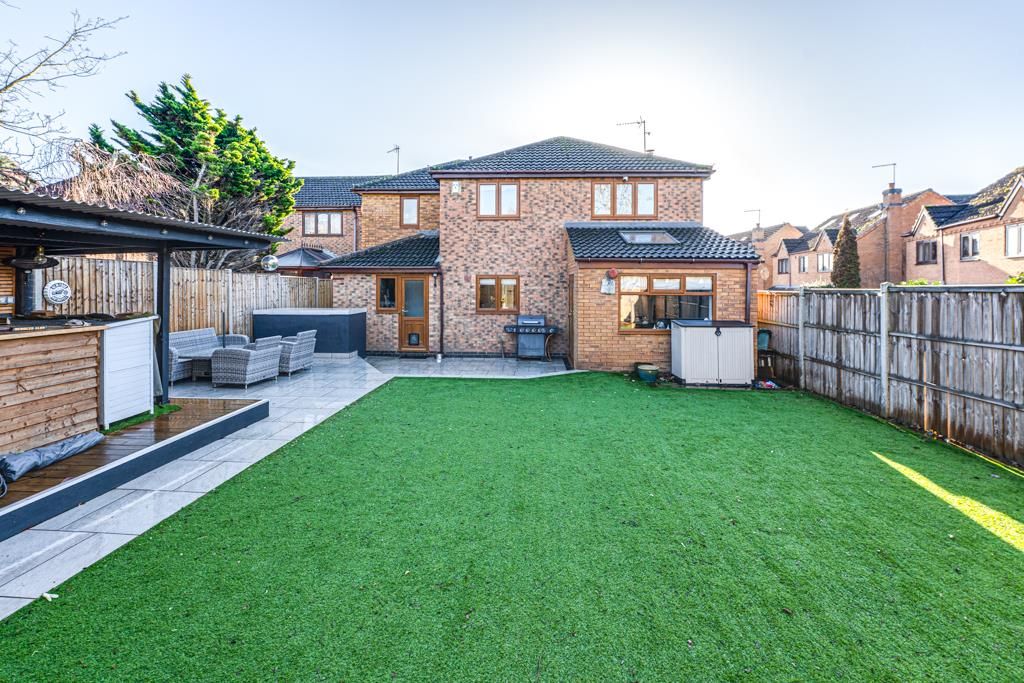 Property photo 2 of 37 8 Vickers Close, Rothwell-4.Jpg