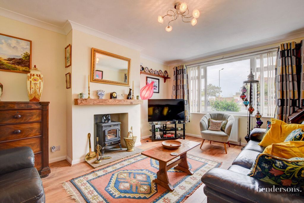 Property photo 3 of 23
