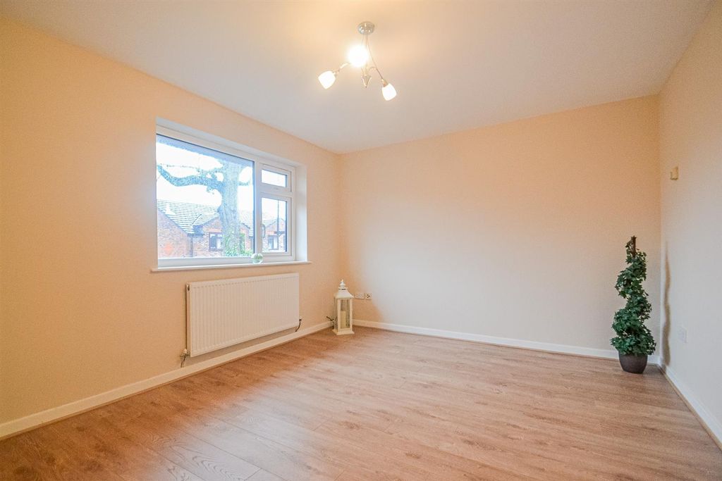 Property photo 2 of 9 Lounge