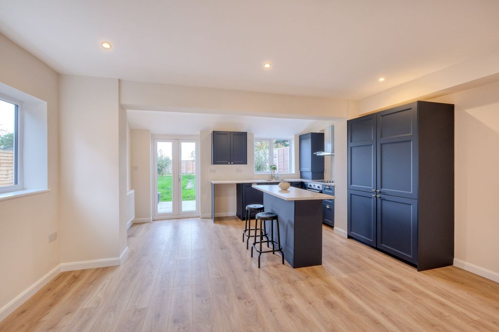 Property photo 3 of 12 24 Second Pic