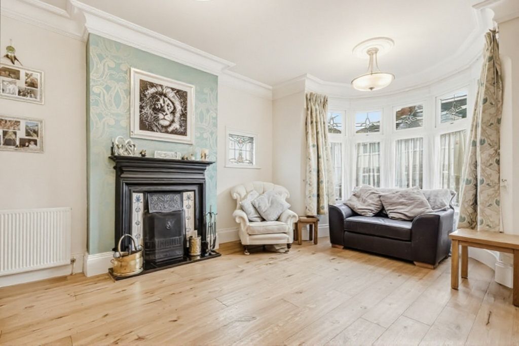 Property photo 2 of 25