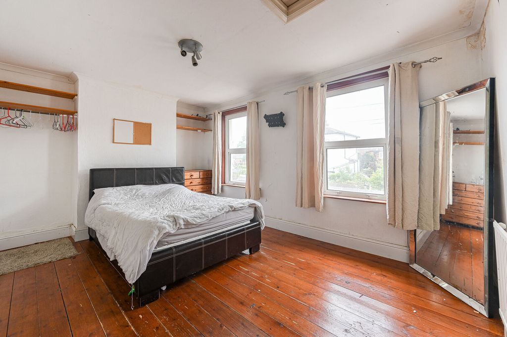 Property photo 2 of 12