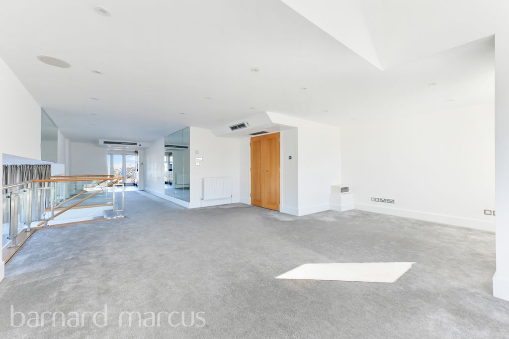 Property photo 1 of 10 Living Room