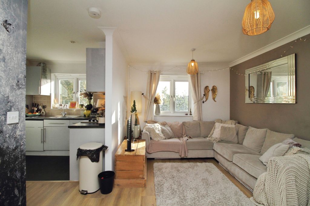 Property photo 3 of 20