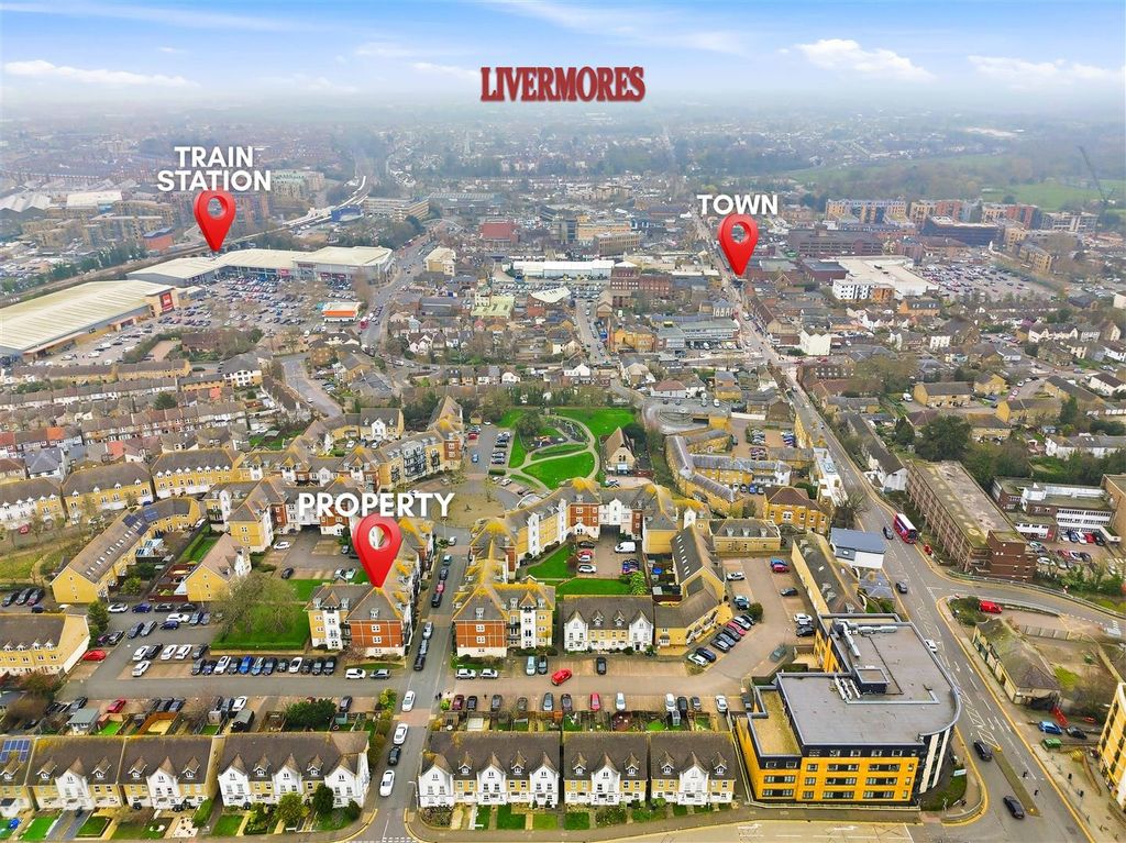 Property photo 2 of 18 Proximity To High St &amp; Station.Jpg