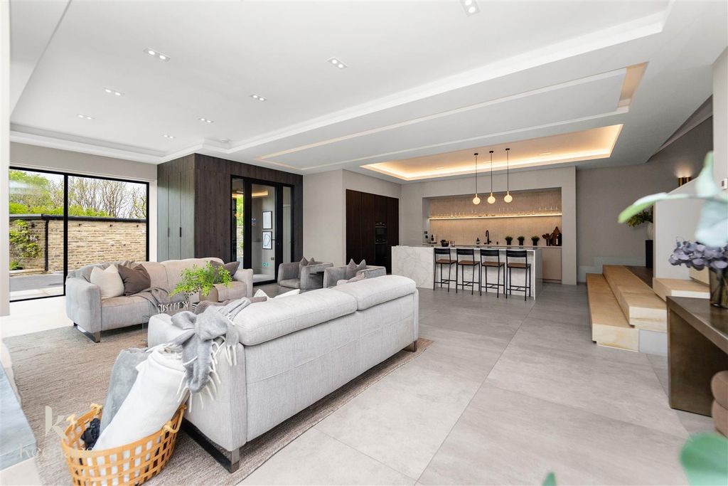 Property photo 3 of 112 143.Jpg