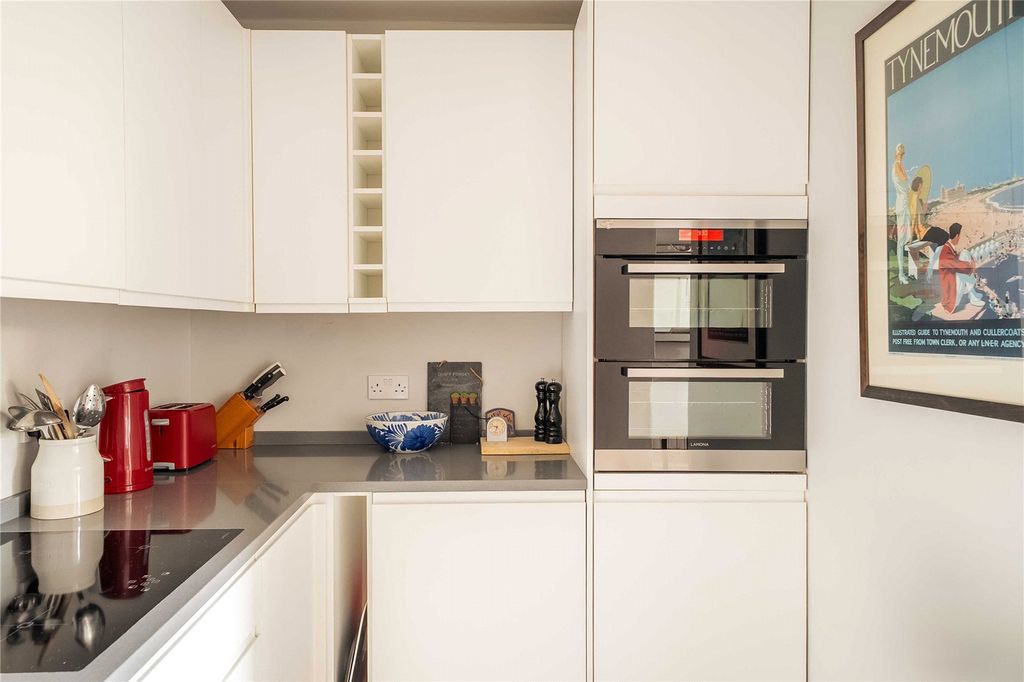 Property photo 3 of 8 Kitchen