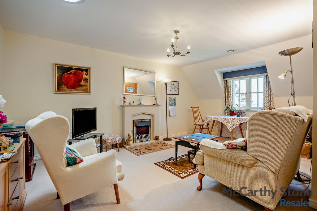 Property photo 2 of 29 8688642-Interior11-800.Jpg