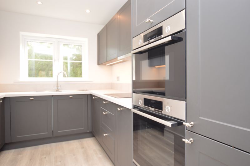 Property photo 3 of 10 Modern Kitchen