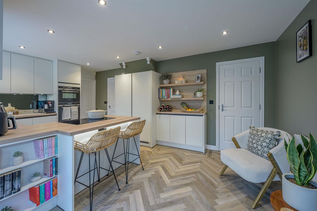 Property photo 2 of 31